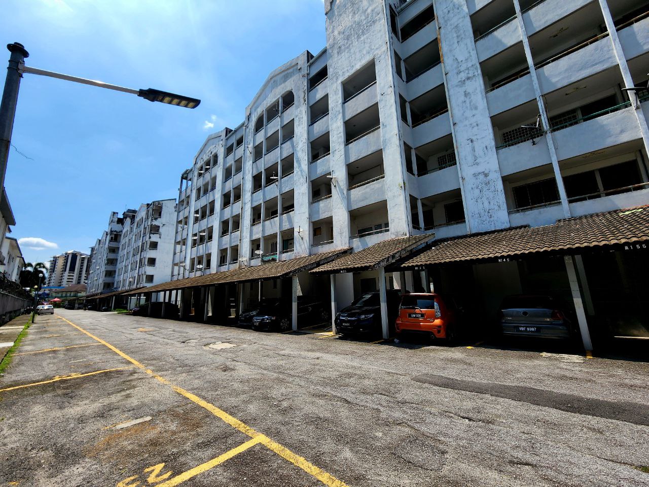 Lower Floor Fawina Court Ampang Blok M1 - photo 13