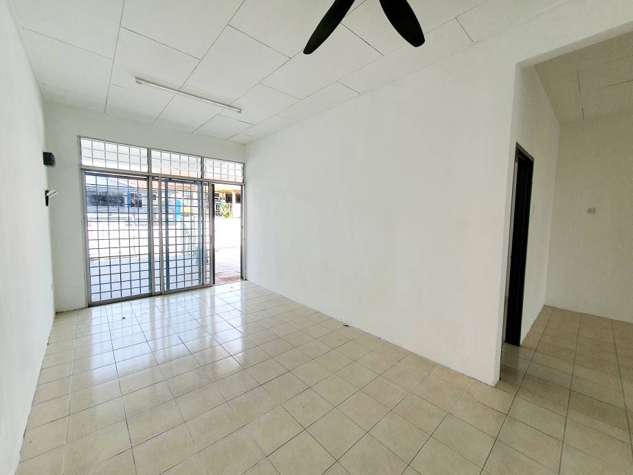 Single Storey Terrace Taman Bukit Sendayan - photo 3