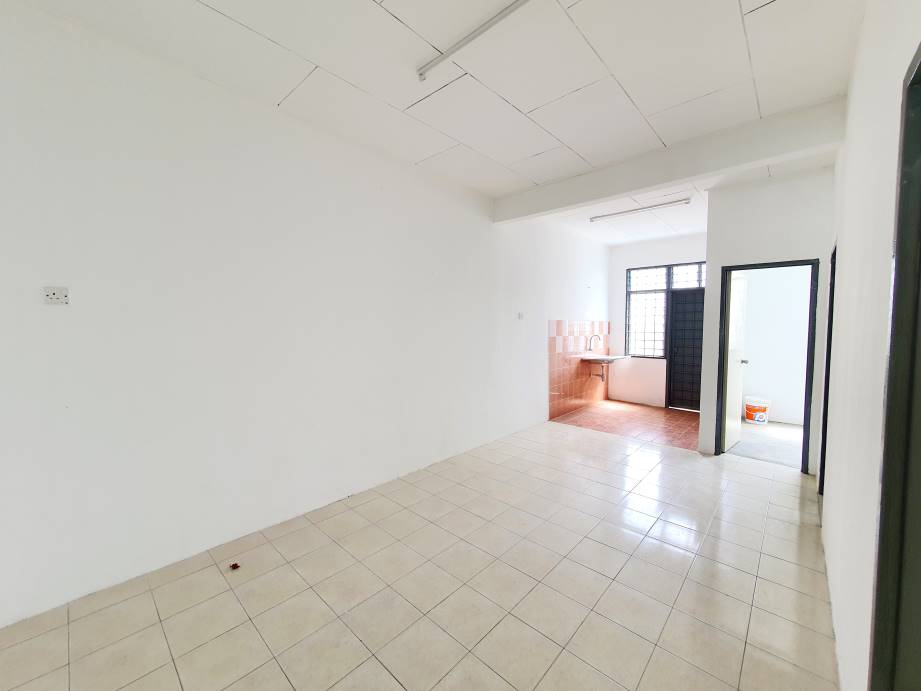 Single Storey Terrace Taman Bukit Sendayan - photo 4