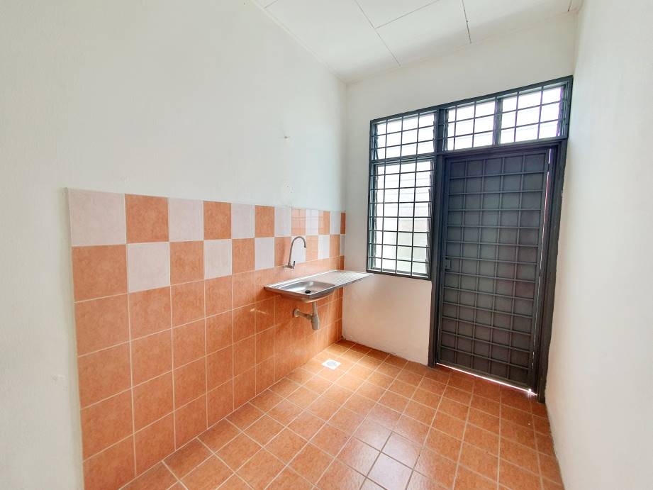 Single Storey Terrace Taman Bukit Sendayan - photo 8