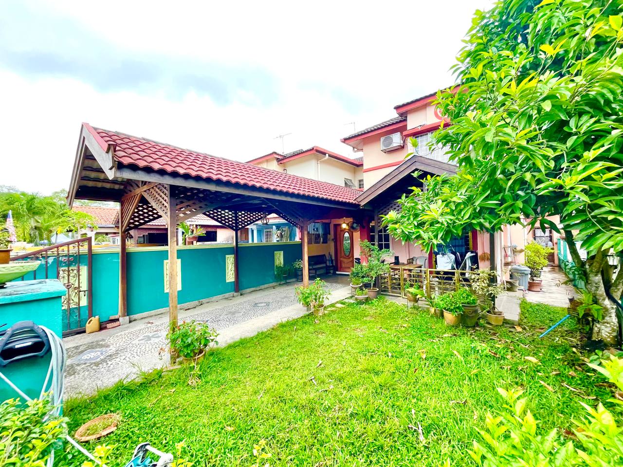 End Lot Double Storey Terrace Taman Saujana Utama - photo 2