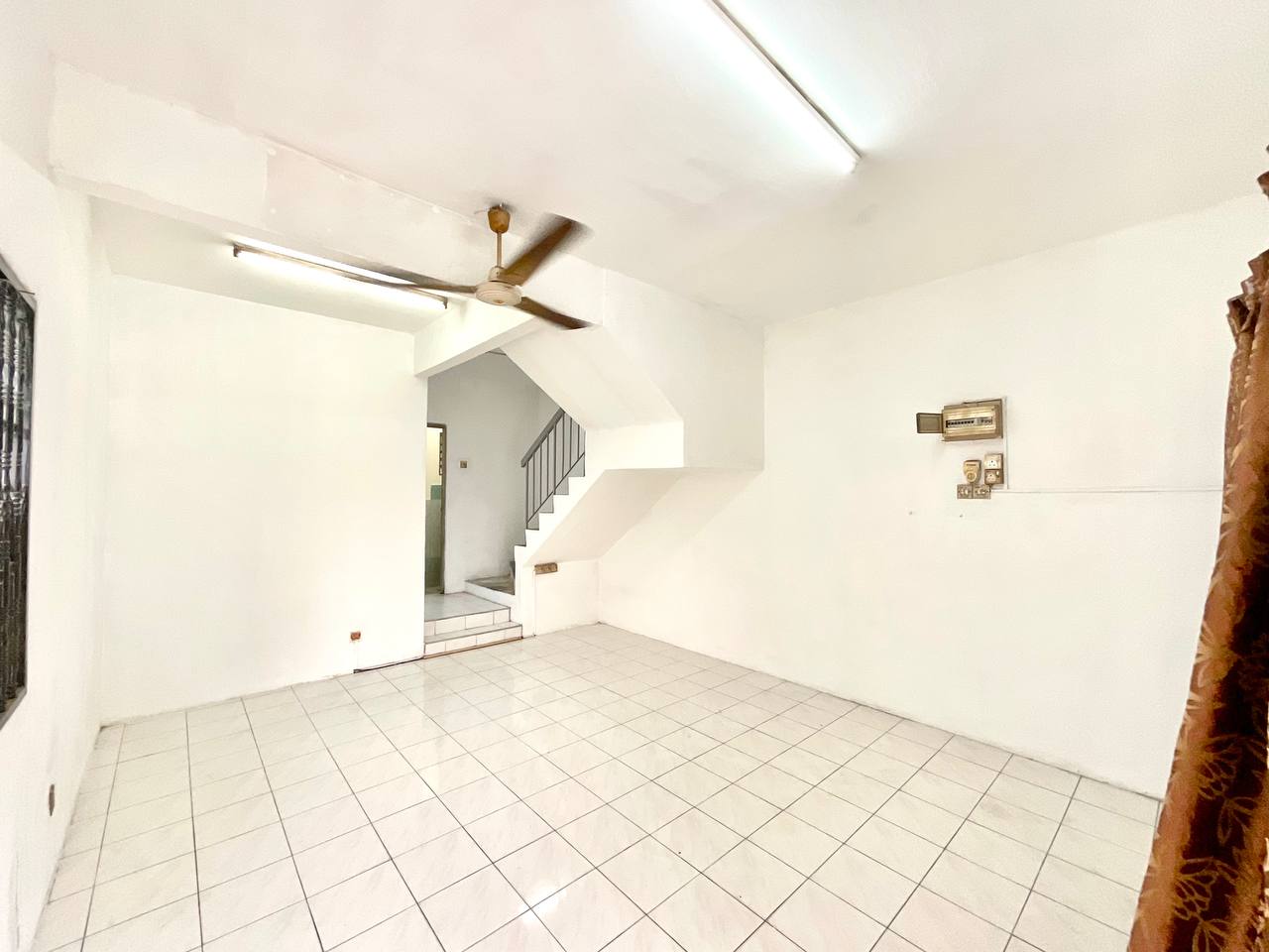 End Lot 3 Storey Terrace Taman Putra Ampang - photo 3