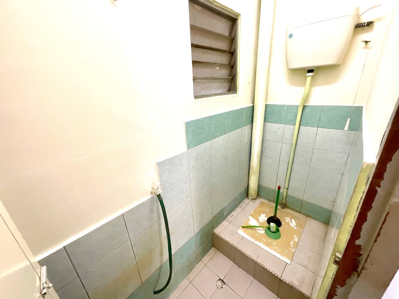 End Lot 3 Storey Terrace Taman Putra Ampang - photo 4