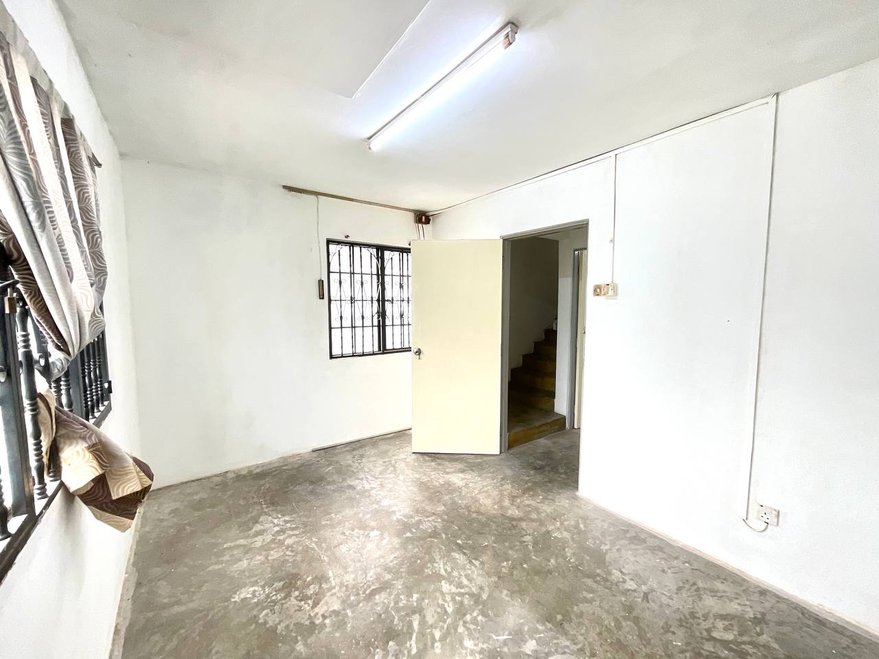 End Lot 3 Storey Terrace Taman Putra Ampang - photo 13