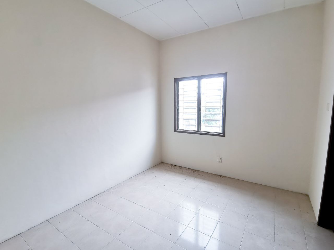 End Lot Double Storey Terrace Taman Saujana Rawang - photo 3