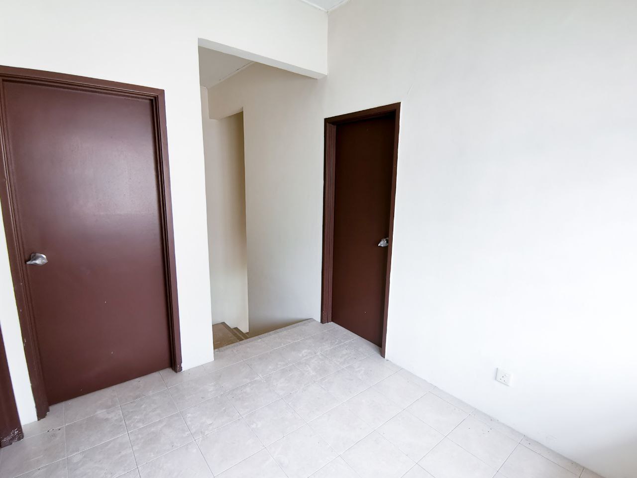 End Lot Double Storey Terrace Taman Saujana Rawang - photo 6