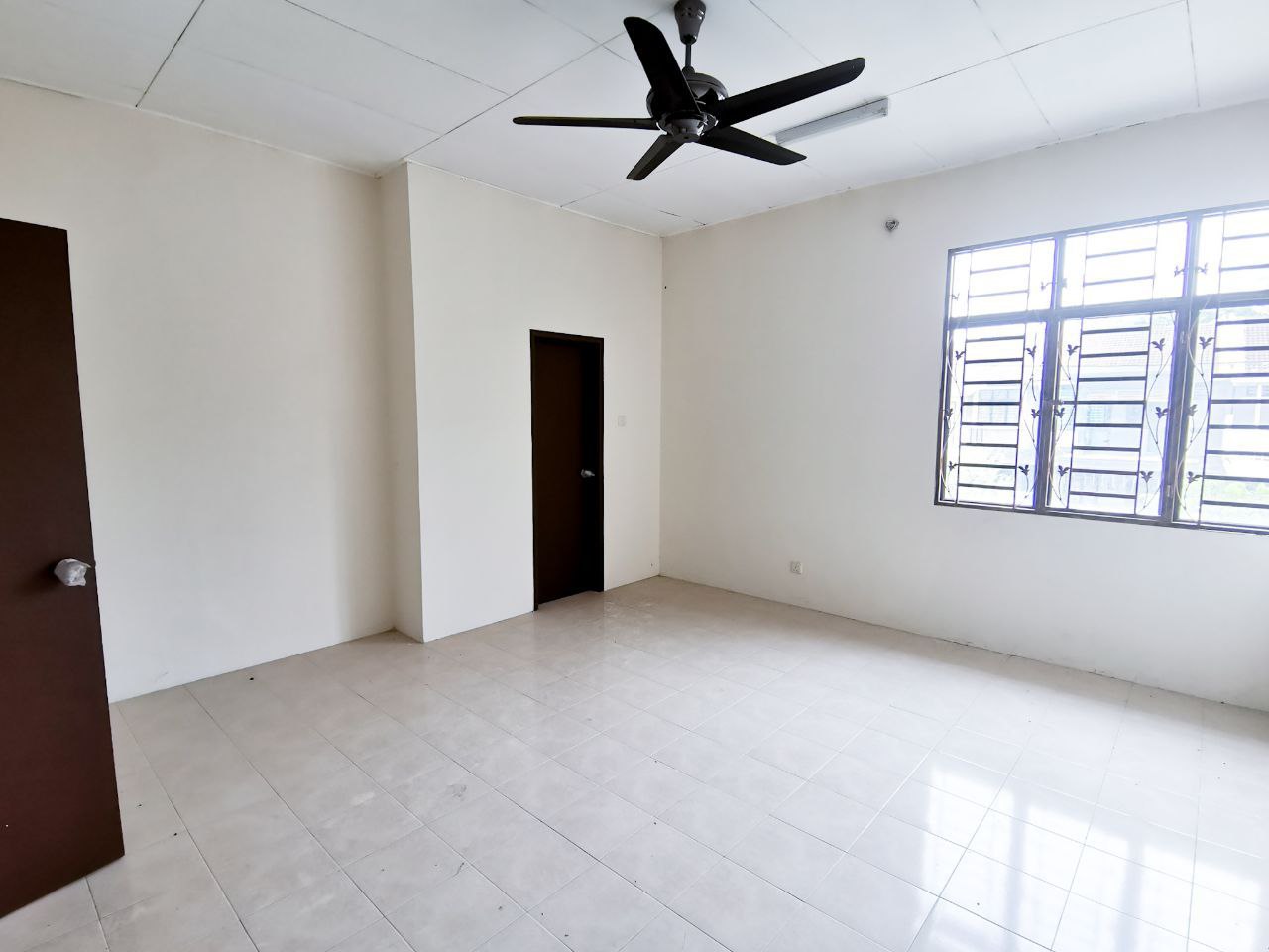 End Lot Double Storey Terrace Taman Saujana Rawang - photo 7
