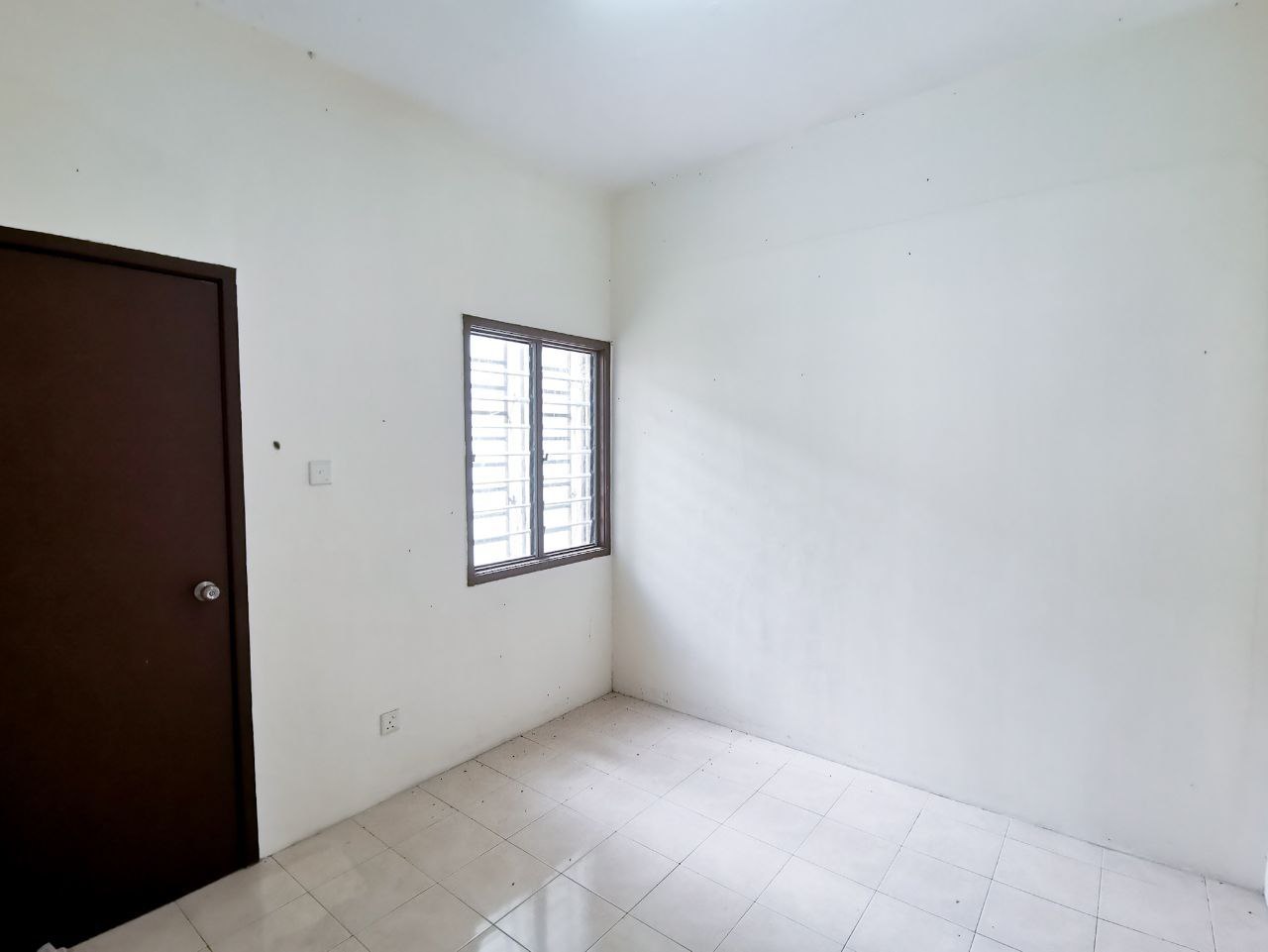 End Lot Double Storey Terrace Taman Saujana Rawang - photo 8
