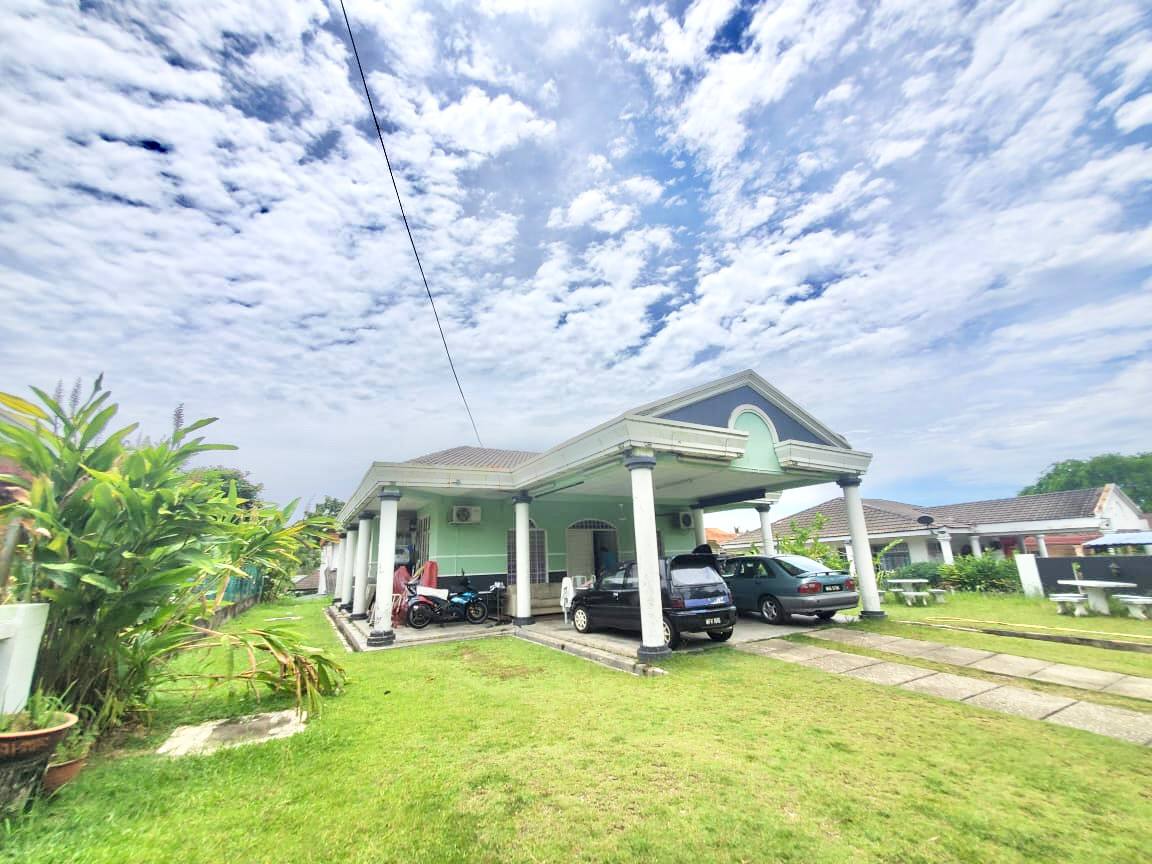 Bungalow Jalan Kemboja Bukit Beruntung - photo 6