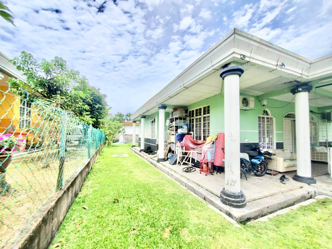 Bungalow Jalan Kemboja Bukit Beruntung - photo 7