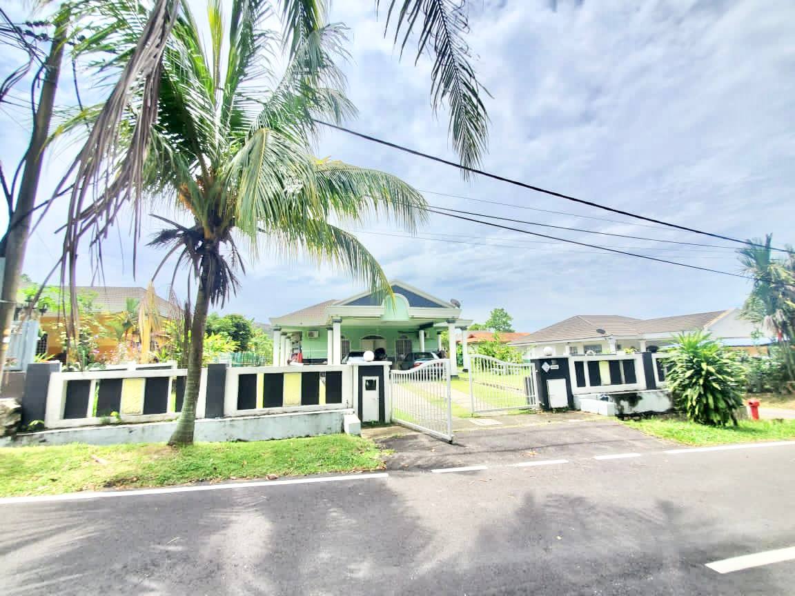 Bungalow Jalan Kemboja Bukit Beruntung - photo 8