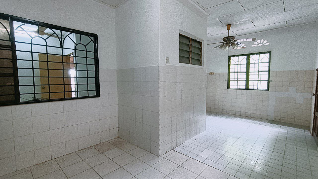 End Lot 2 Storey Terrace PJS5 Taman Desaria - photo 4