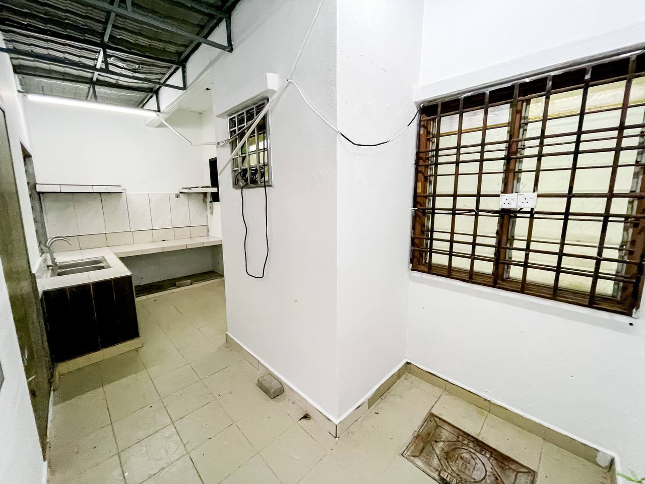 End Lot 2 Storey Terrace Taman Camellia - photo 4