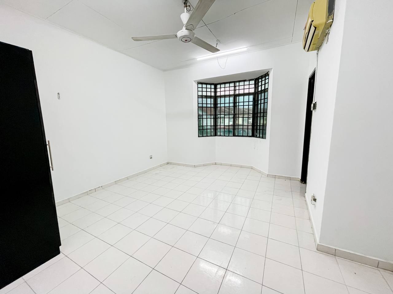 End Lot 2 Storey Terrace Taman Camellia - photo 9