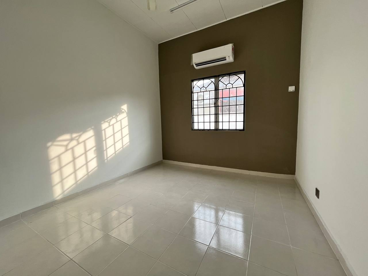 Single Storey Bungalow Taman Tasik Semenyih - photo 7