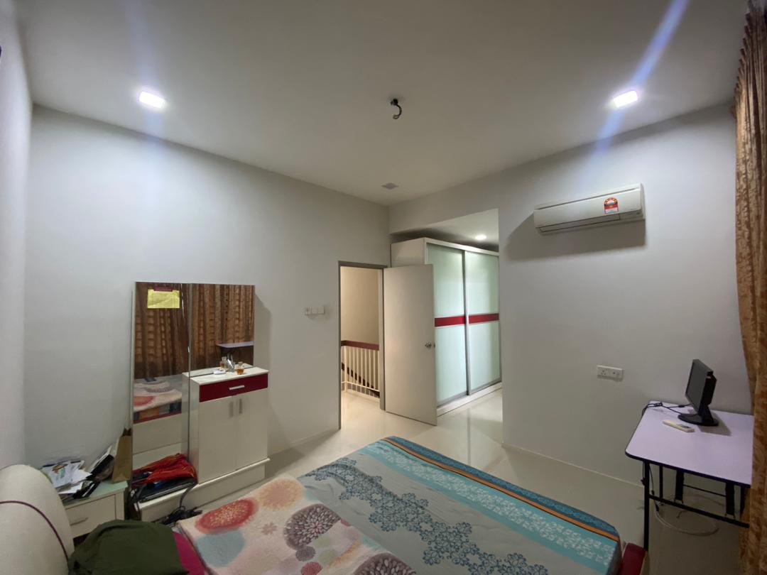 DOUBLE STOREY Terrace House, Desa Budiman Sg Long - photo 4