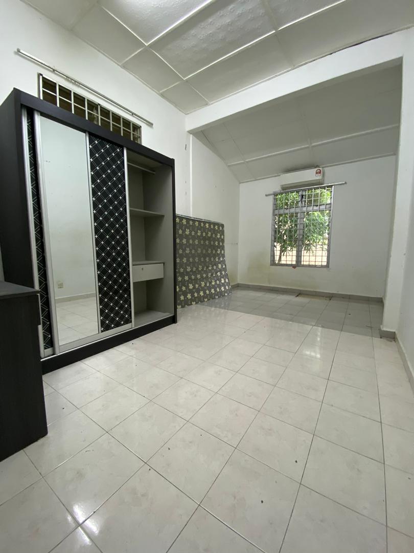 Semi D Single Storey Taman Dahlia Sepang - photo 5