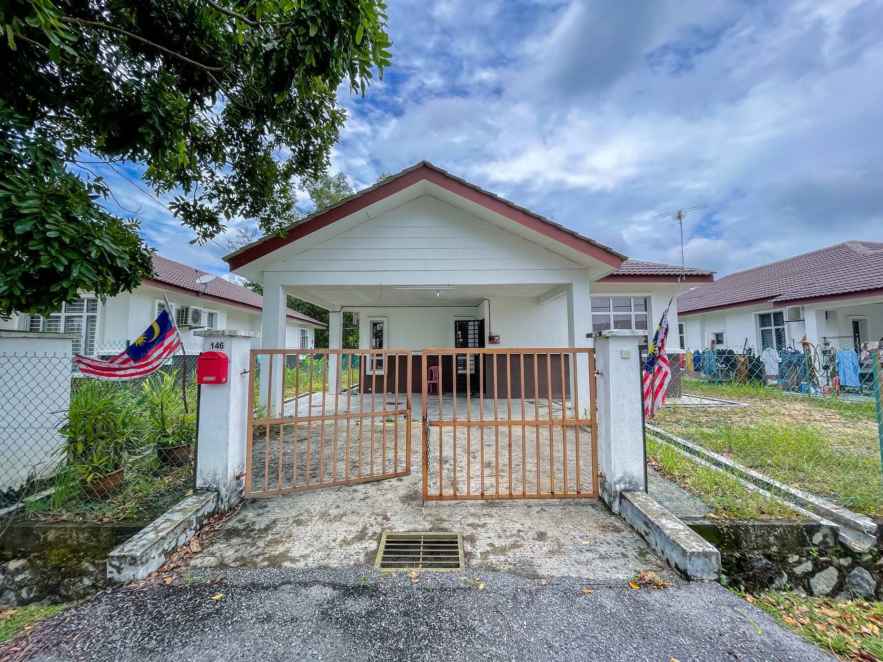 FACING OPEN,  Single Storey Bungalow Mahkota Hills - photo 3