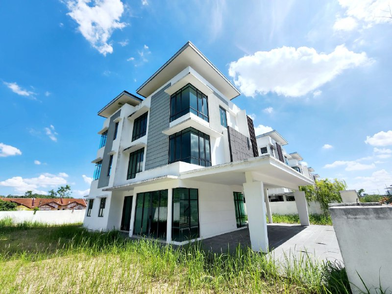 CORNER 3 STY BUNGALOW , LAMBAIAN RESIDENCE BANGI