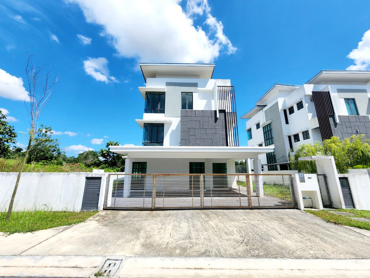 CORNER 3 STY BUNGALOW , LAMBAIAN RESIDENCE BANGI - photo 2