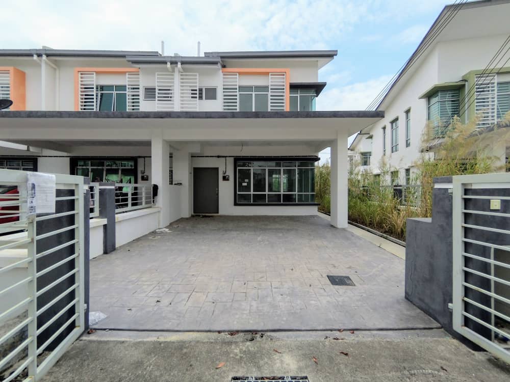 END LOT 2 Storey Pines Hillpark Puncak Alam