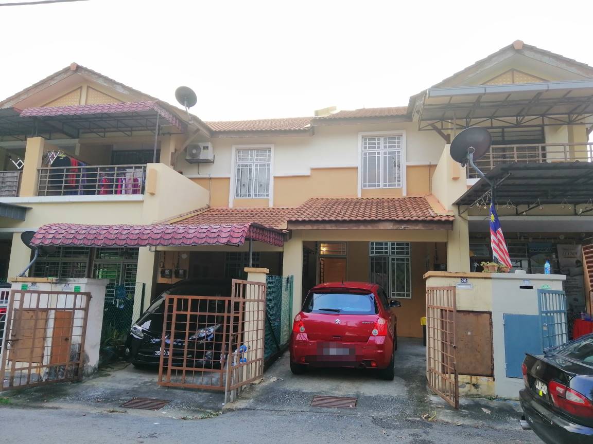 END LOT Town house Taman  Seri Pristana