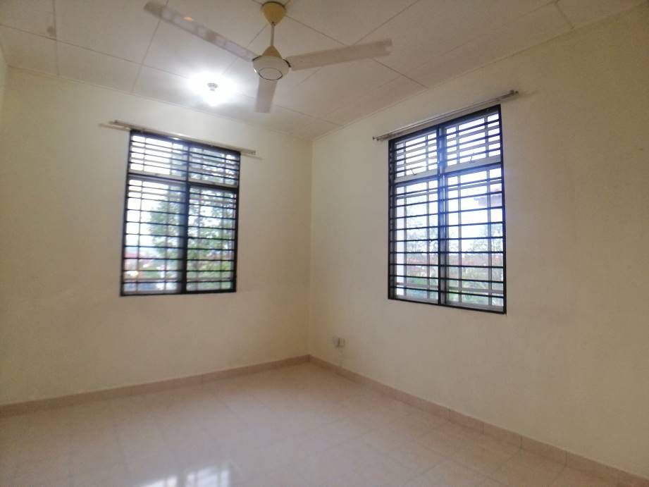 END LOT Town house Taman  Seri Pristana - photo 8