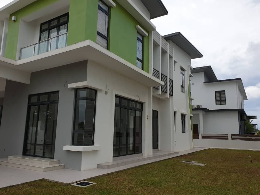 FACING OPEN 2 STOREY BUNGALOW, CASA SUTRA