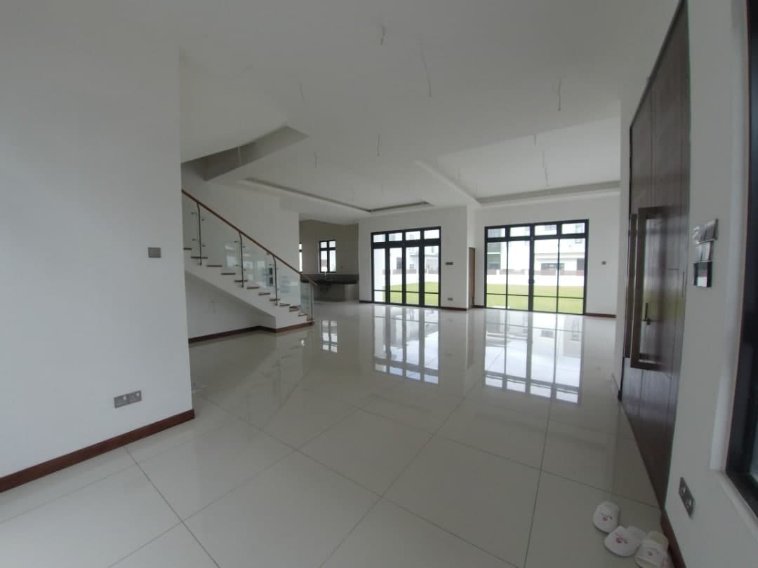 FACING OPEN 2 STOREY BUNGALOW, CASA SUTRA - photo 4