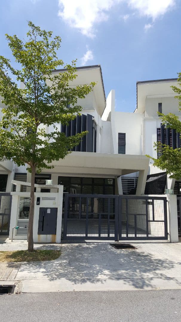 DOUBLE STOREY LAMAN GLENMARIE PHASE 1A SHAH ALAM - photo 1