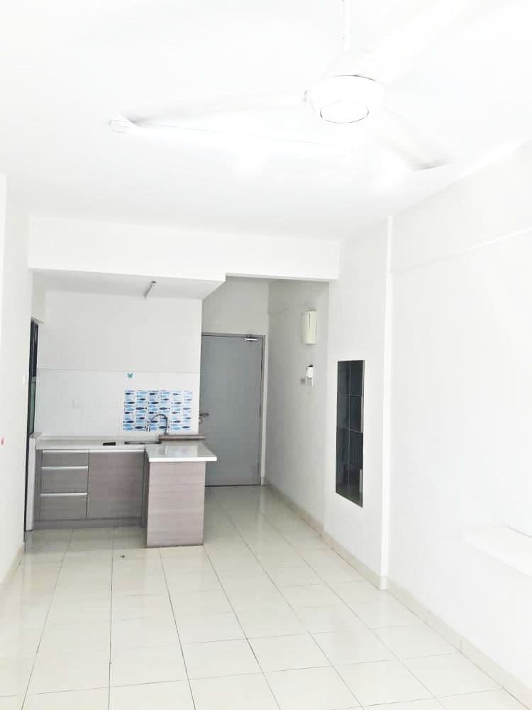 FACING POOL Suria Rafflesia Apartment Setia Alam - photo 1