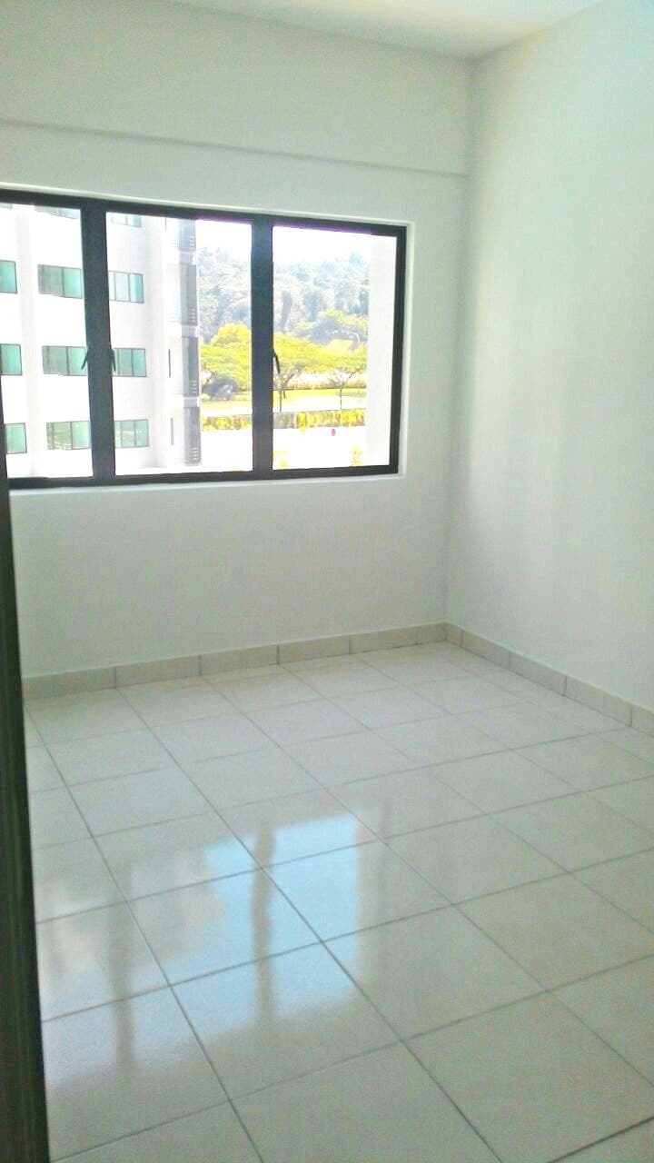 FACING POOL Suria Rafflesia Apartment Setia Alam - photo 4