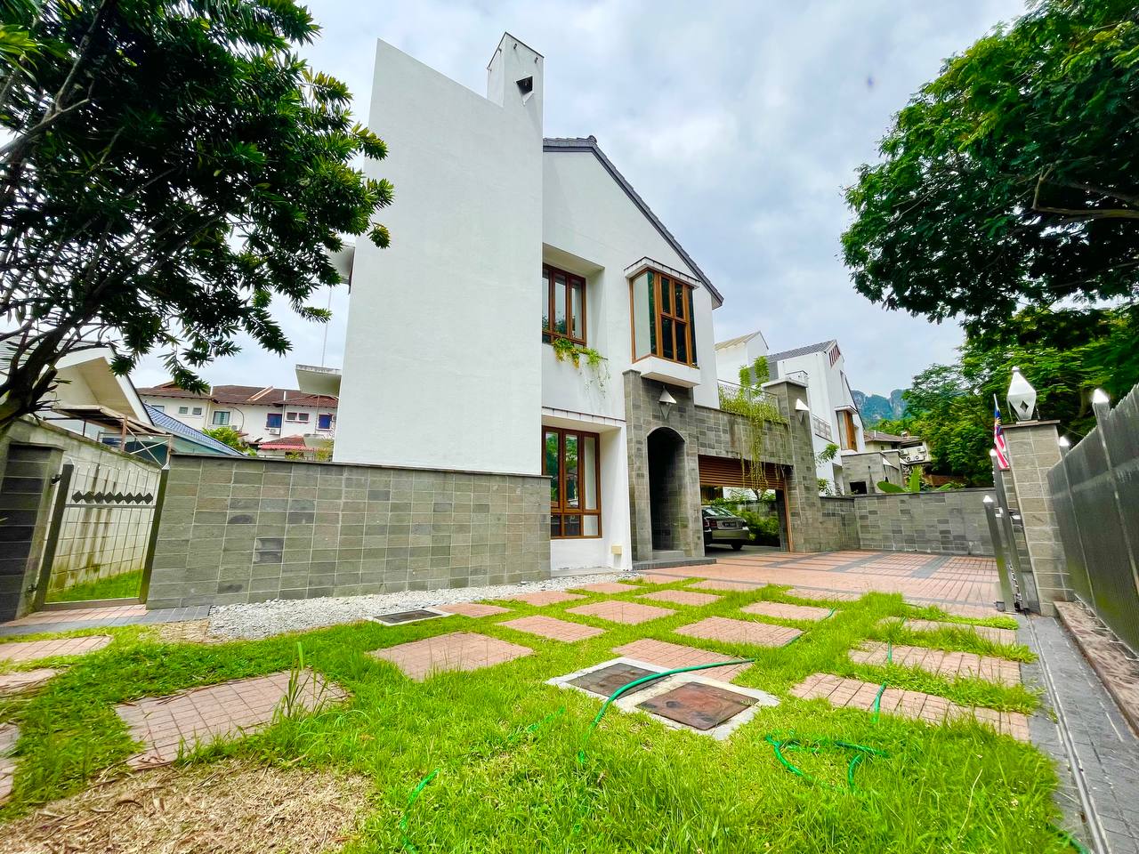 Three Storey Bungalow, Kemensah Height, Ampang - photo 2
