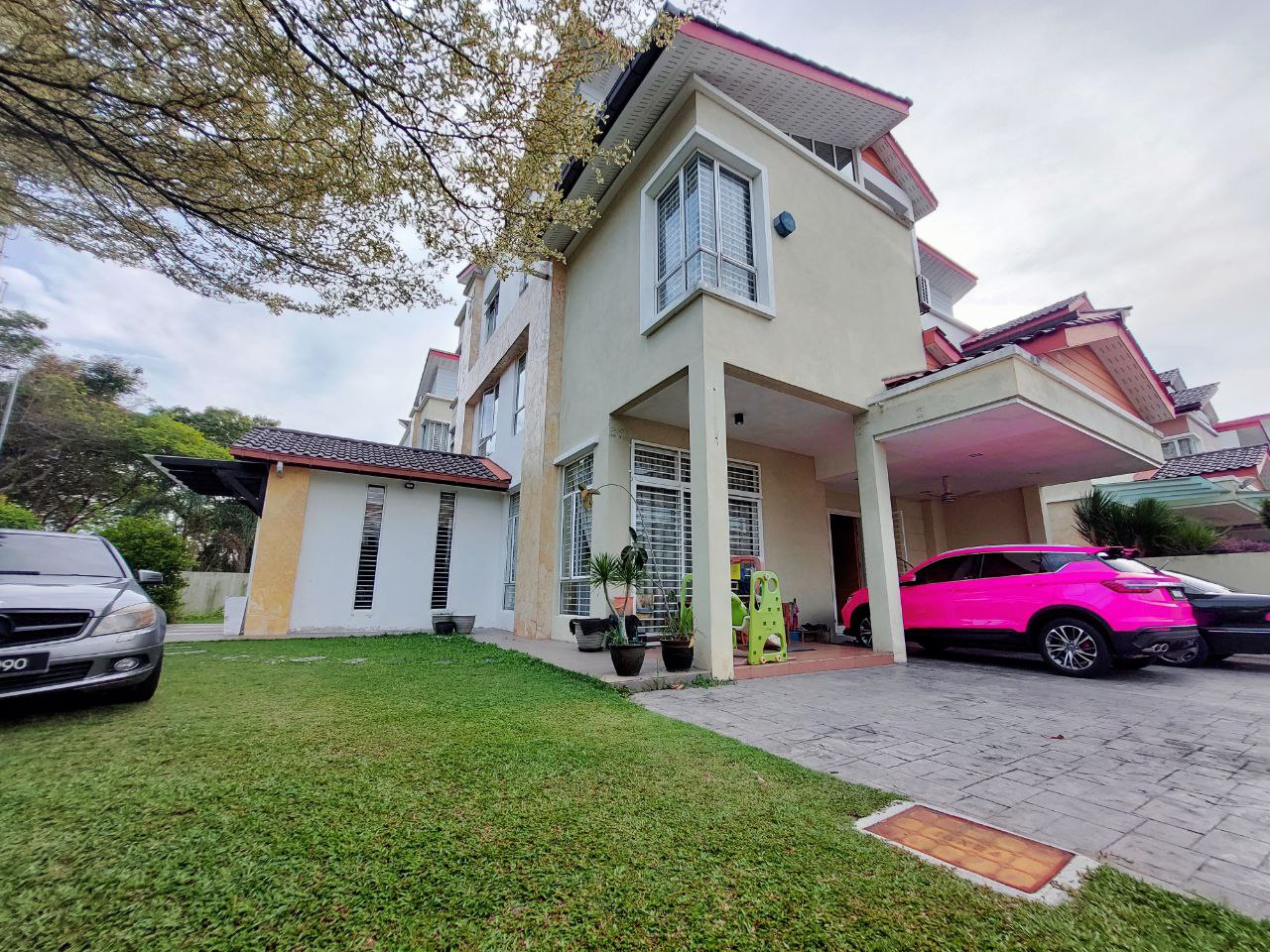 3 Storey CORNER Bungalow, Seksyen 4, Shah Alam - photo 3