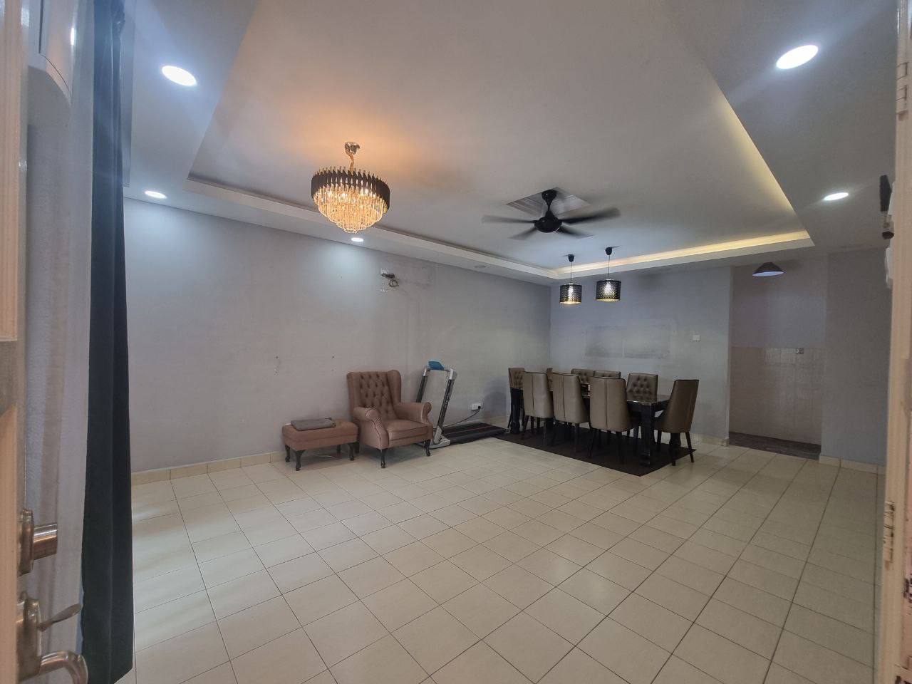 FACING OPEN 2 Storey Jalan Kristal Seksyen 7 - photo 3