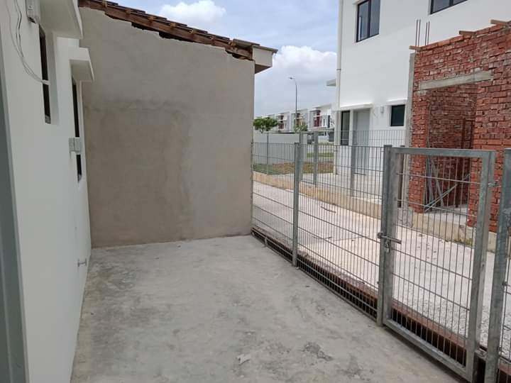 Non Bumi Freehold Facing Open 2 Storey - photo 12