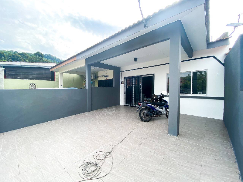 Beautiful Renovated Taman Mantau Indah Seremban 2 - photo 3