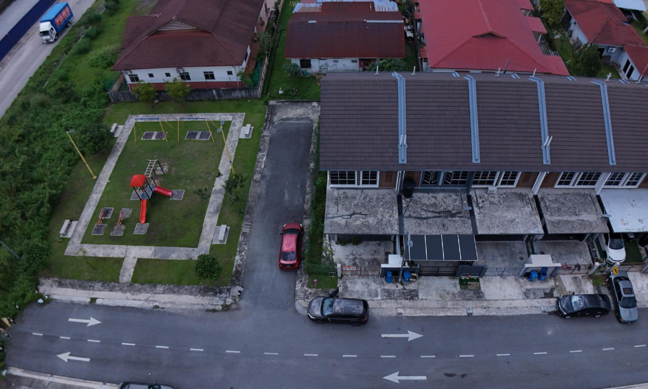 END LOT-DOUBLE STOREY TERRACE SEKSYEN32,SHAH ALAM - photo 2