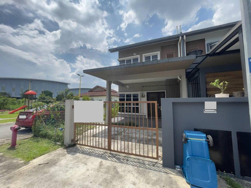 END LOT-DOUBLE STOREY TERRACE SEKSYEN32,SHAH ALAM - photo 3