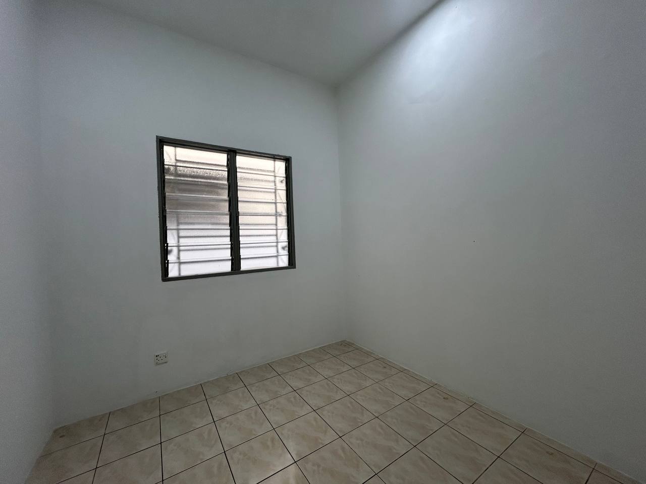 REFURBISHED ,FACING OPEN Single Storey Terrace - photo 11