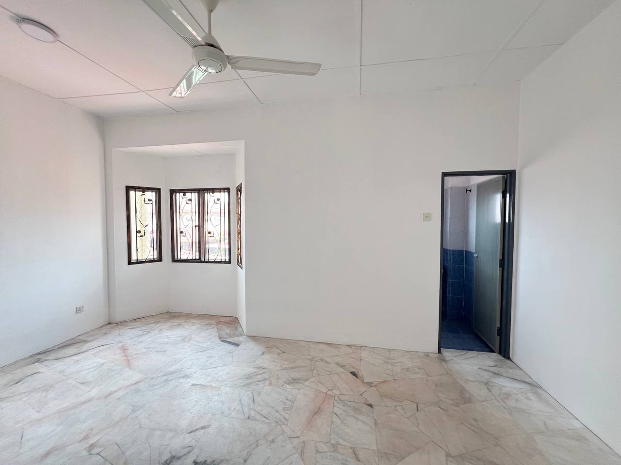 Double Storey Taman Dagang Rantau Panjang, Klang - photo 7