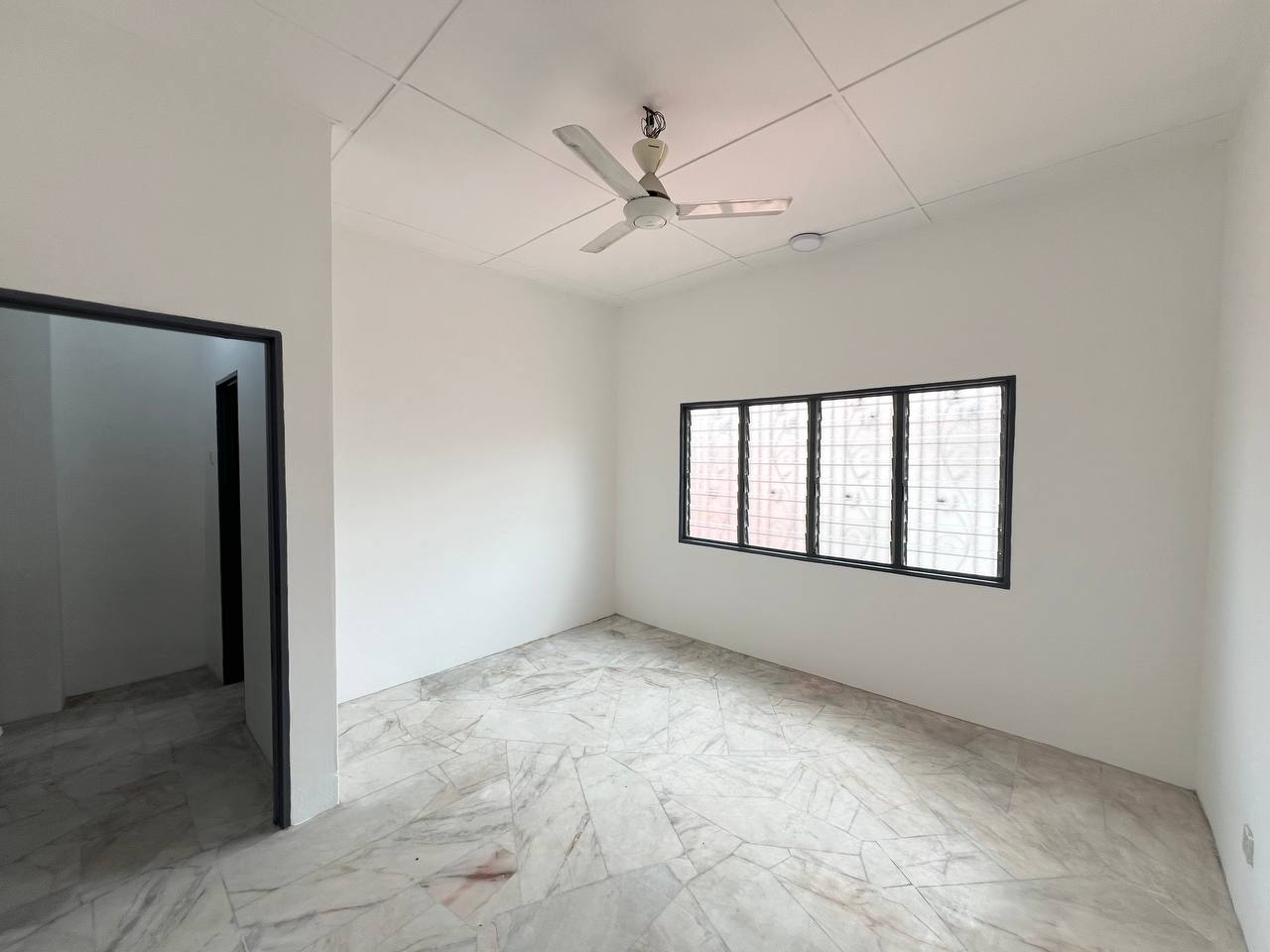 Double Storey Taman Dagang Rantau Panjang, Klang - photo 8
