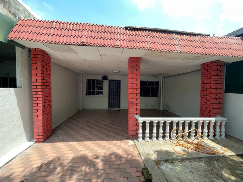FACING OPEN SINGLE STOREY TERRACE ,SEKSYEN 17 - photo 2