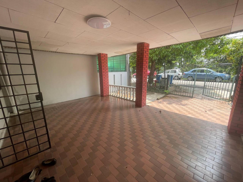 FACING OPEN SINGLE STOREY TERRACE ,SEKSYEN 17 - photo 3