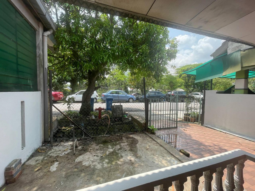 FACING OPEN SINGLE STOREY TERRACE ,SEKSYEN 17 - photo 4