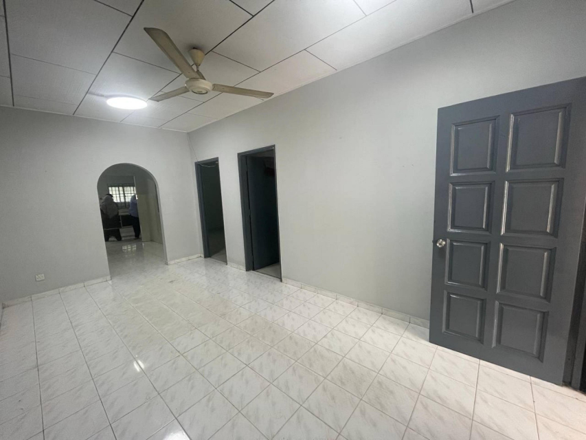 FACING OPEN SINGLE STOREY TERRACE ,SEKSYEN 17 - photo 6