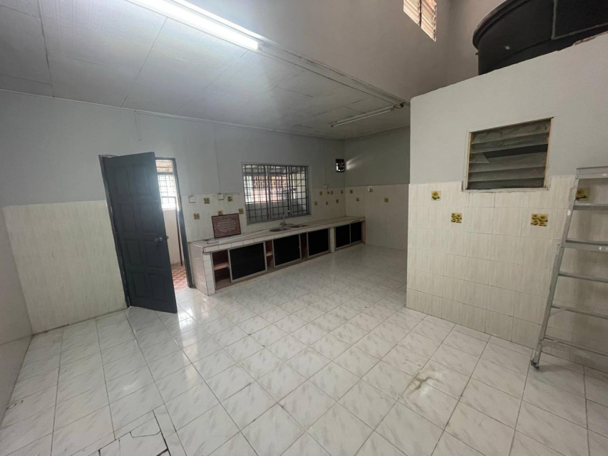 FACING OPEN SINGLE STOREY TERRACE ,SEKSYEN 17 - photo 13