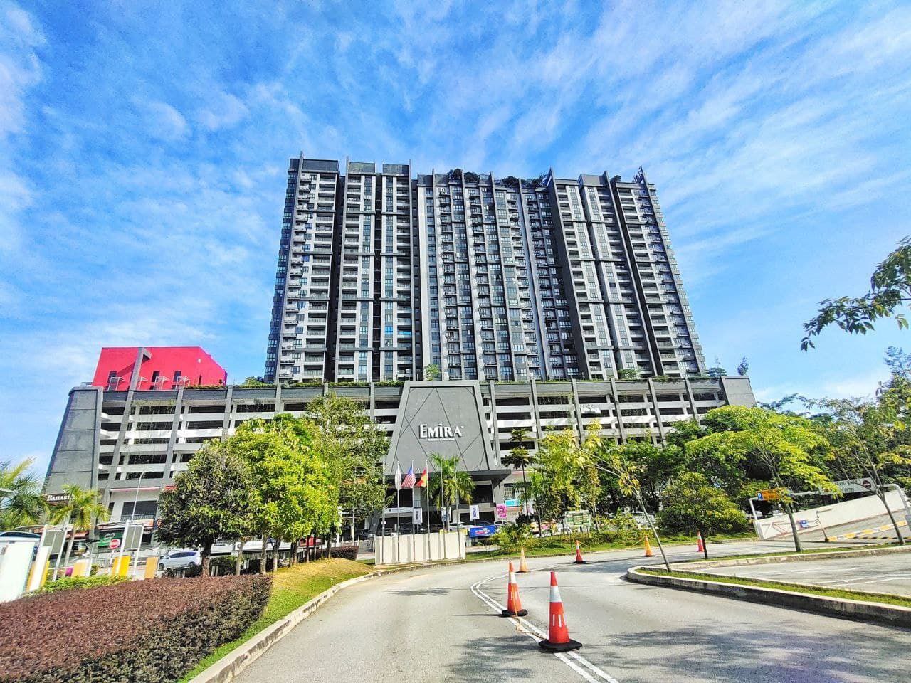 Emira Residence,Seks ...