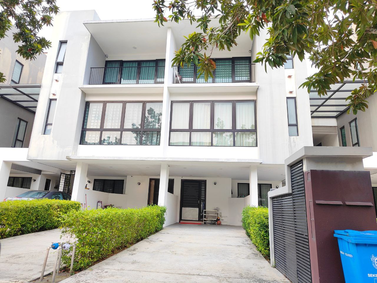 DOUBLE STOREY TOWNHO ...