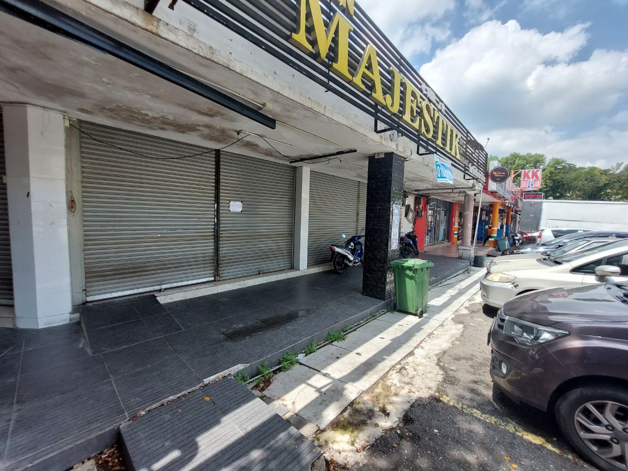 For Rent  Corner Sho ...